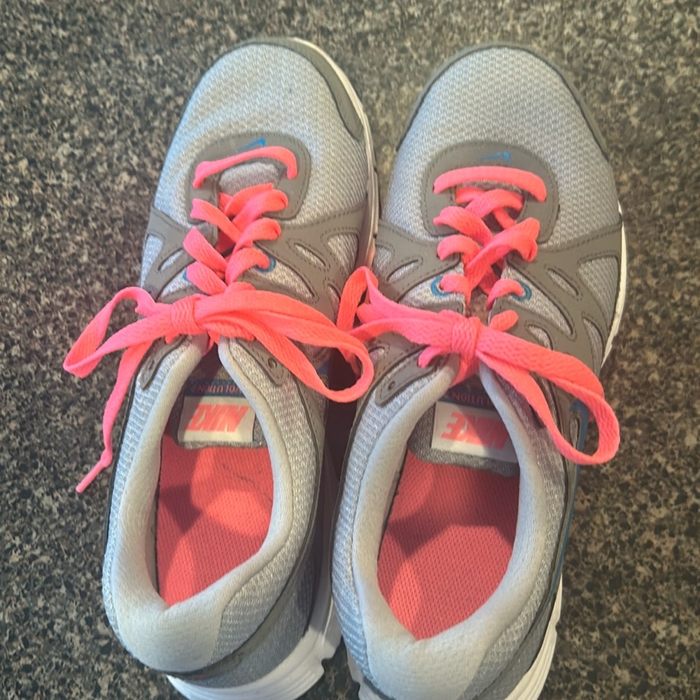 Nike Revolution 2 sneakers. Size W9